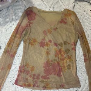 Cute shimmery quarter-ish sleeve shirt with flowers